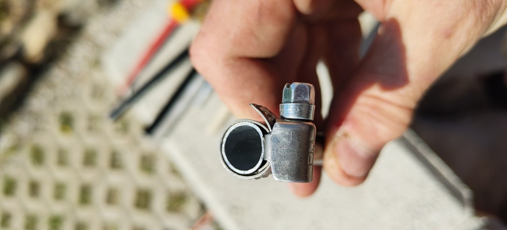 07-antenna_tip_screw.jpg