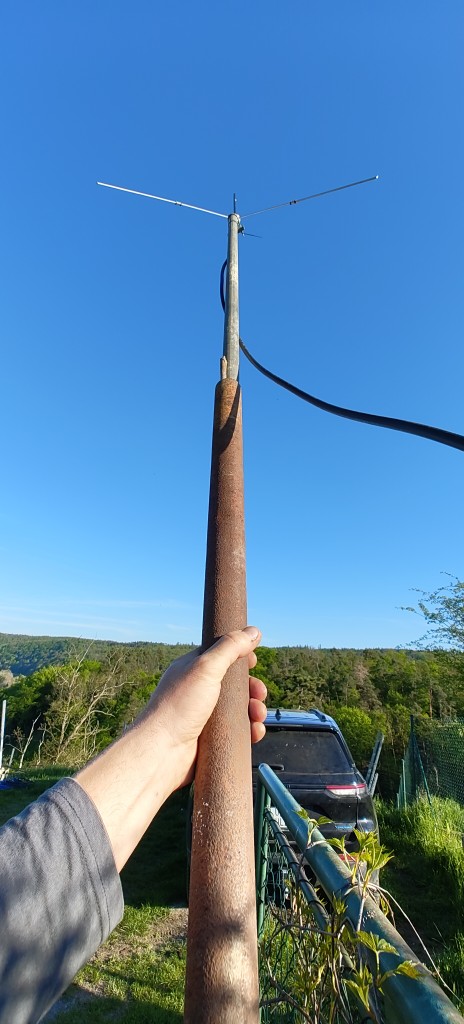 11-rising_antenna.jpg